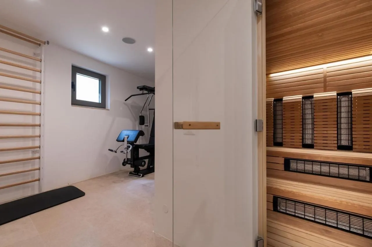Rm Luxury Villa With Pool In 로비니 0*,  크로아티아